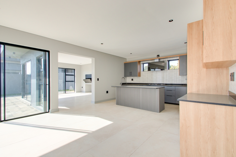 4 Bedroom Property for Sale in Helderfontein Estate Gauteng