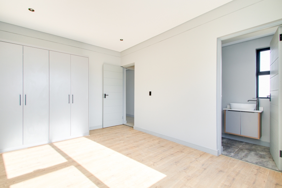 4 Bedroom Property for Sale in Helderfontein Estate Gauteng