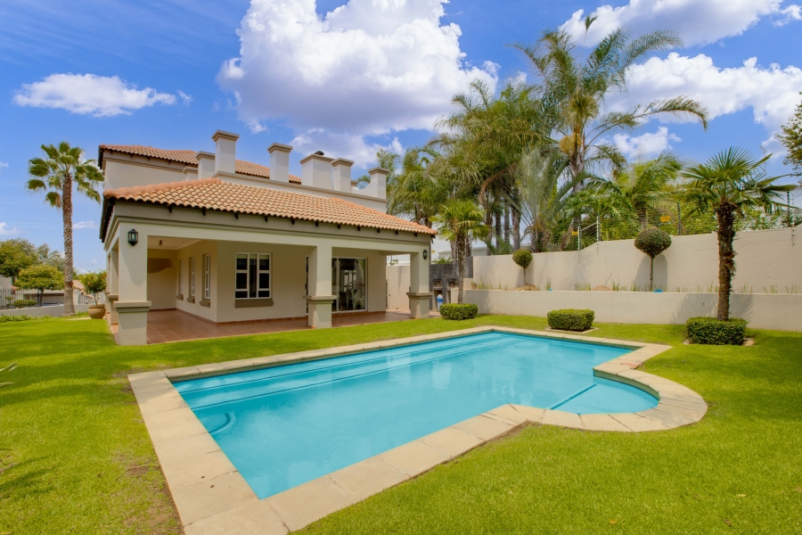 2 Bedroom Property for Sale in Lonehill Gauteng