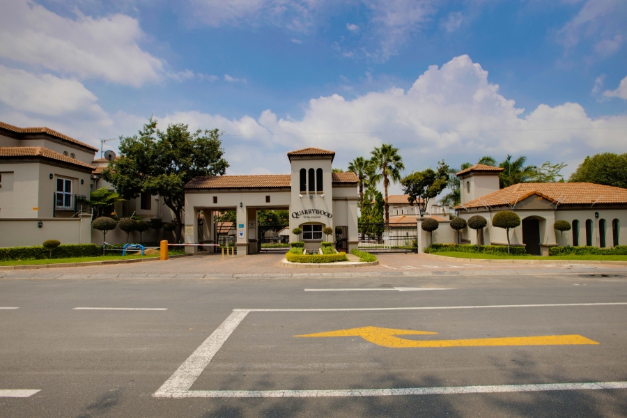 2 Bedroom Property for Sale in Lonehill Gauteng