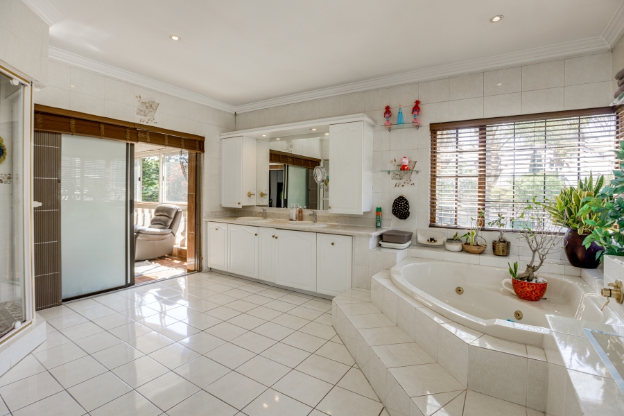 5 Bedroom Property for Sale in Bryanston Gauteng
