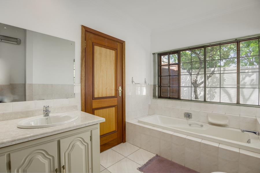 5 Bedroom Property for Sale in Bryanston Gauteng