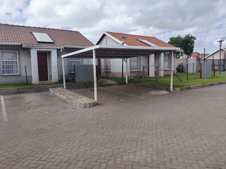 2 Bedroom Property for Sale in Aureus Gauteng