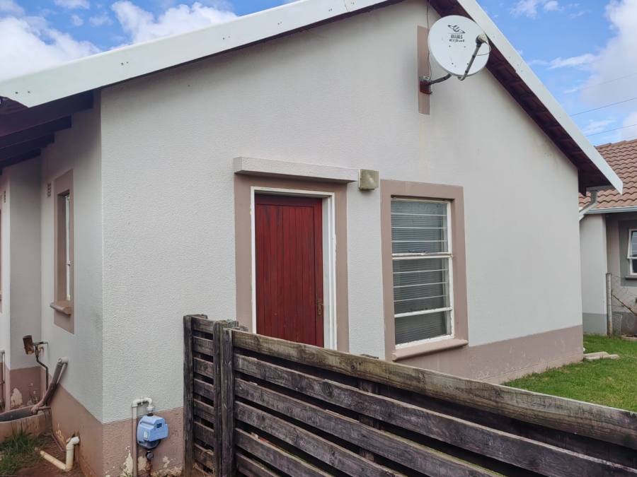 2 Bedroom Property for Sale in Aureus Gauteng