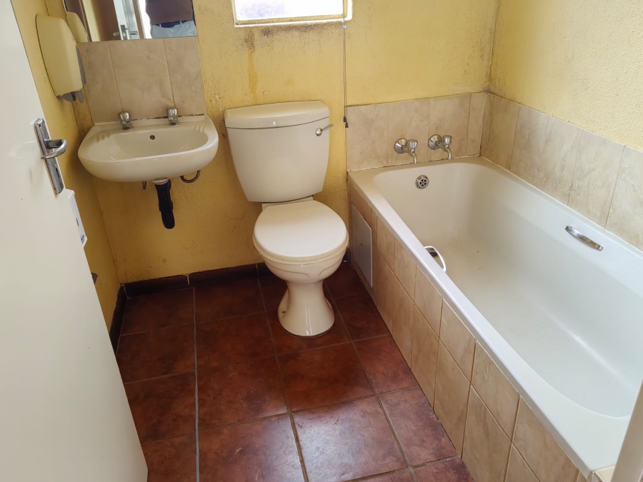 2 Bedroom Property for Sale in Aureus Gauteng