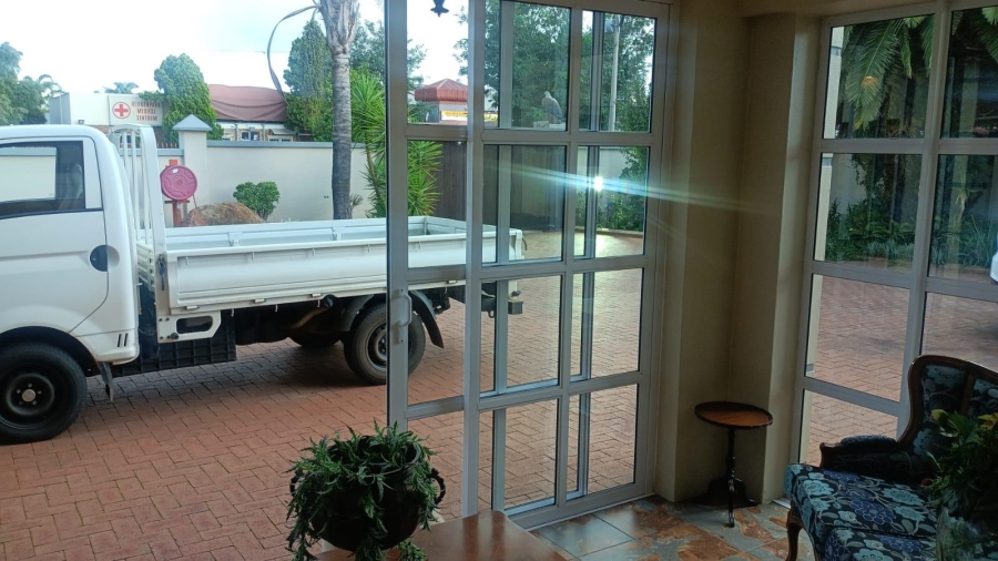 4 Bedroom Property for Sale in Helikonpark Gauteng
