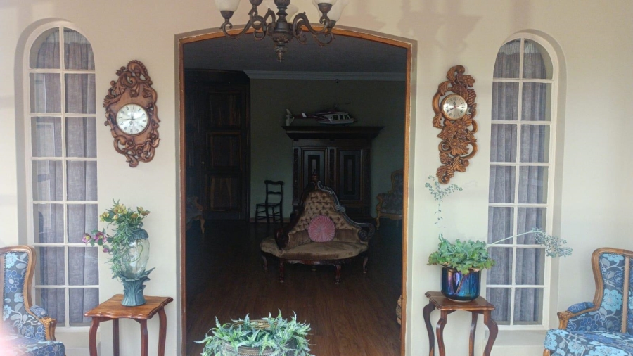 4 Bedroom Property for Sale in Helikonpark Gauteng