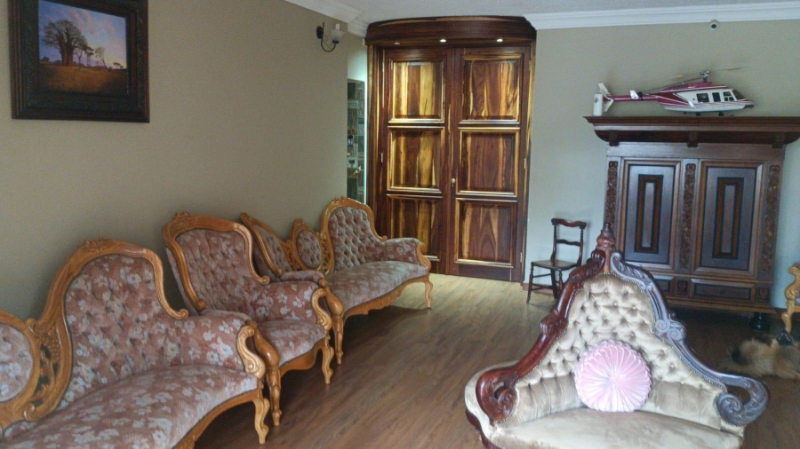 4 Bedroom Property for Sale in Helikonpark Gauteng