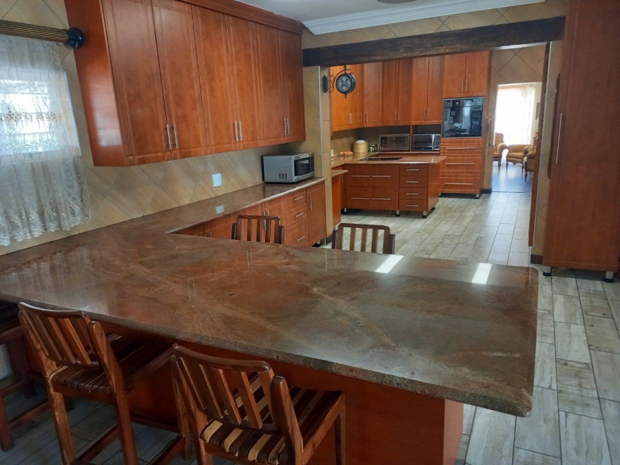 4 Bedroom Property for Sale in Helikonpark Gauteng