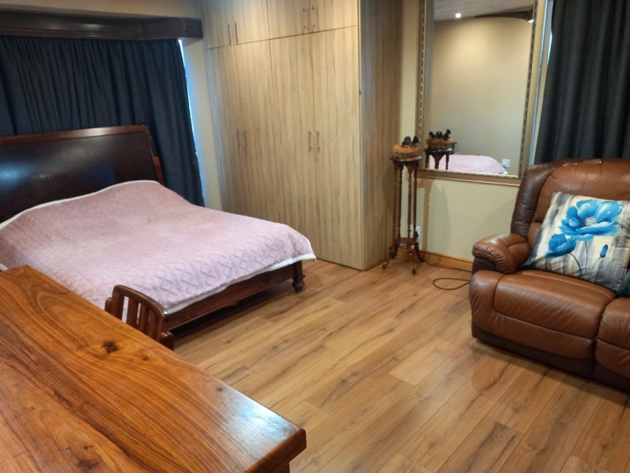 4 Bedroom Property for Sale in Helikonpark Gauteng