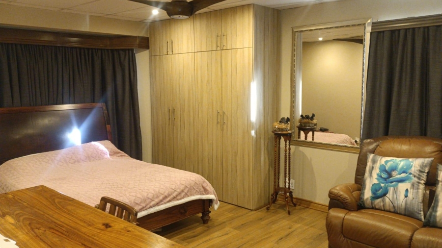 4 Bedroom Property for Sale in Helikonpark Gauteng