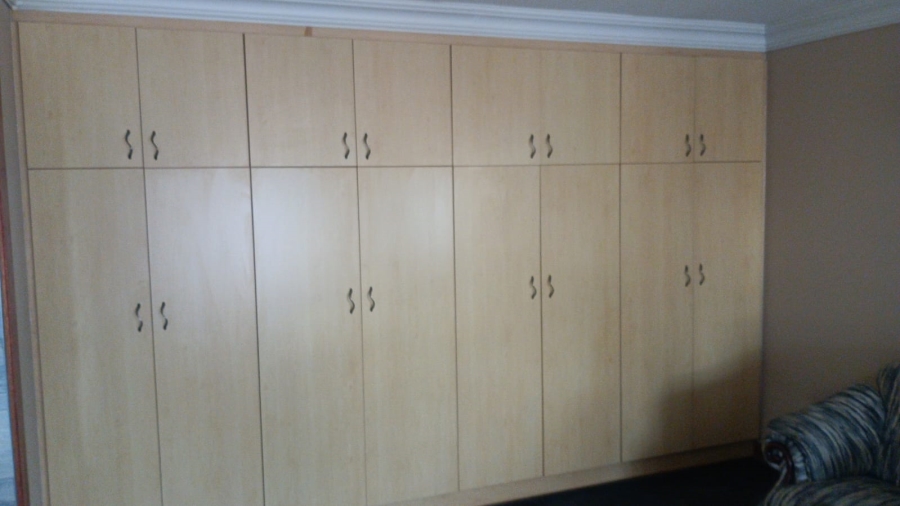 4 Bedroom Property for Sale in Helikonpark Gauteng