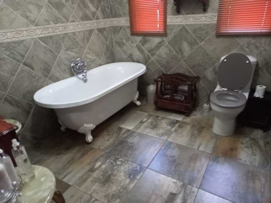 4 Bedroom Property for Sale in Helikonpark Gauteng