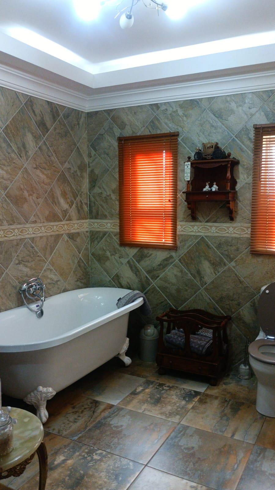 4 Bedroom Property for Sale in Helikonpark Gauteng