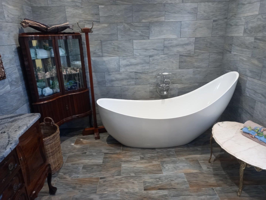 4 Bedroom Property for Sale in Helikonpark Gauteng