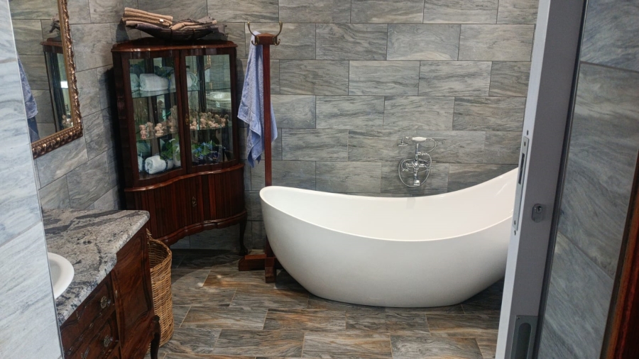 4 Bedroom Property for Sale in Helikonpark Gauteng