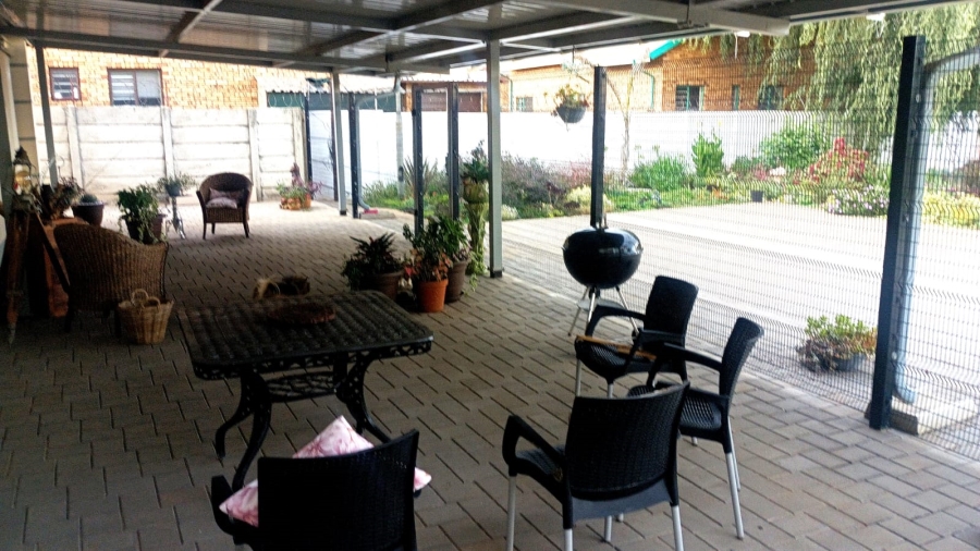 4 Bedroom Property for Sale in Helikonpark Gauteng