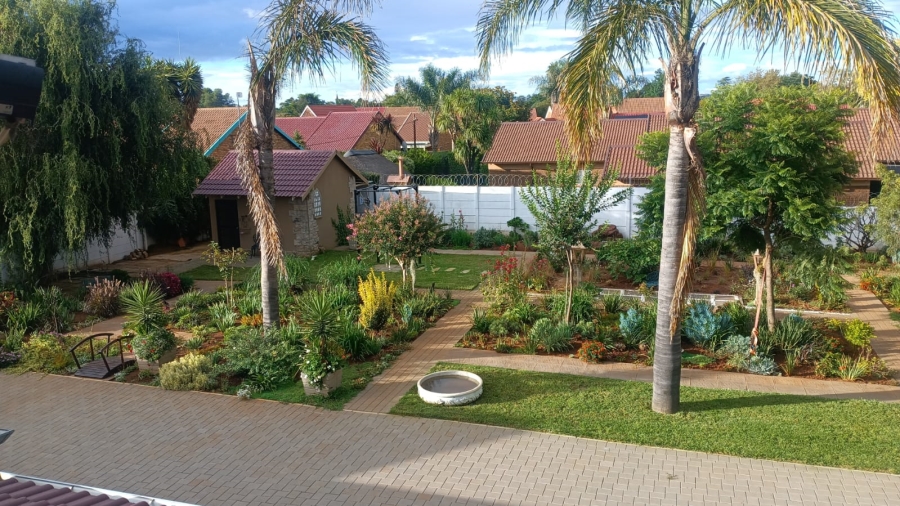 4 Bedroom Property for Sale in Helikonpark Gauteng