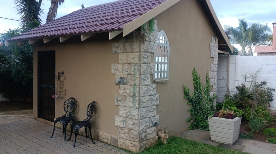 4 Bedroom Property for Sale in Helikonpark Gauteng