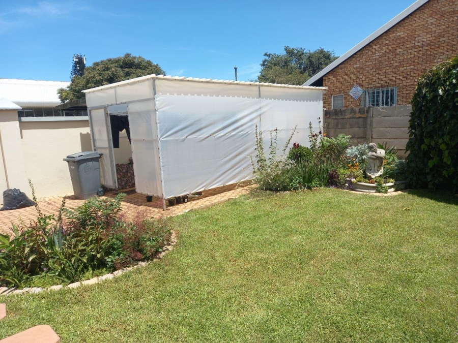 4 Bedroom Property for Sale in Helikonpark Gauteng