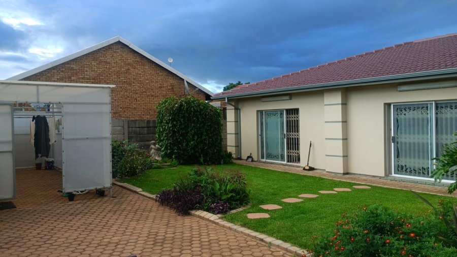 4 Bedroom Property for Sale in Helikonpark Gauteng