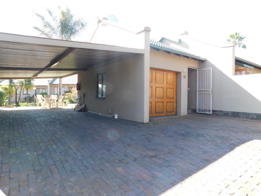 2 Bedroom Property for Sale in Noordheuwel Gauteng
