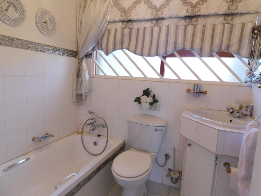 4 Bedroom Property for Sale in Noordheuwel Gauteng