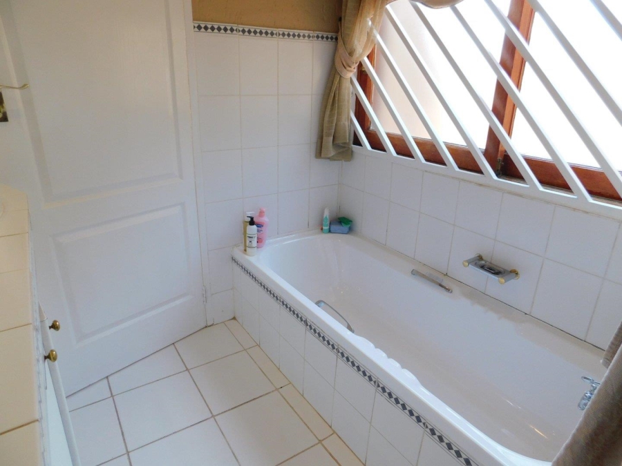 4 Bedroom Property for Sale in Noordheuwel Gauteng