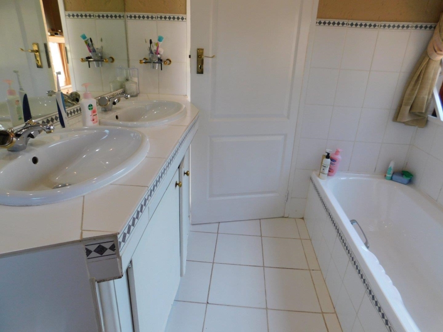 4 Bedroom Property for Sale in Noordheuwel Gauteng