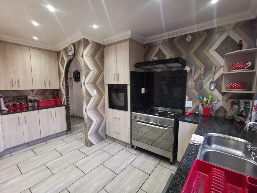 4 Bedroom Property for Sale in Witpoortjie Gauteng