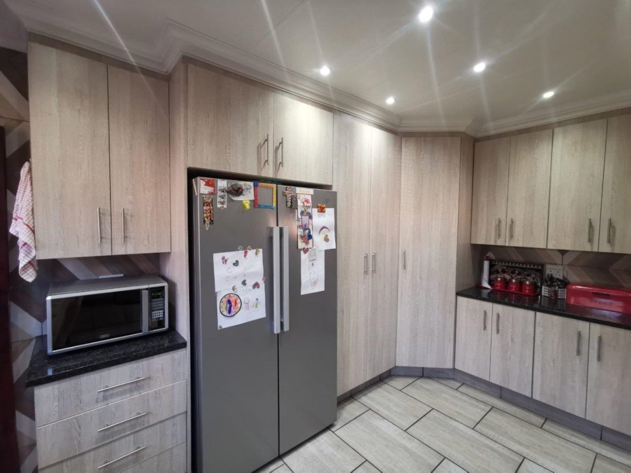 4 Bedroom Property for Sale in Witpoortjie Gauteng