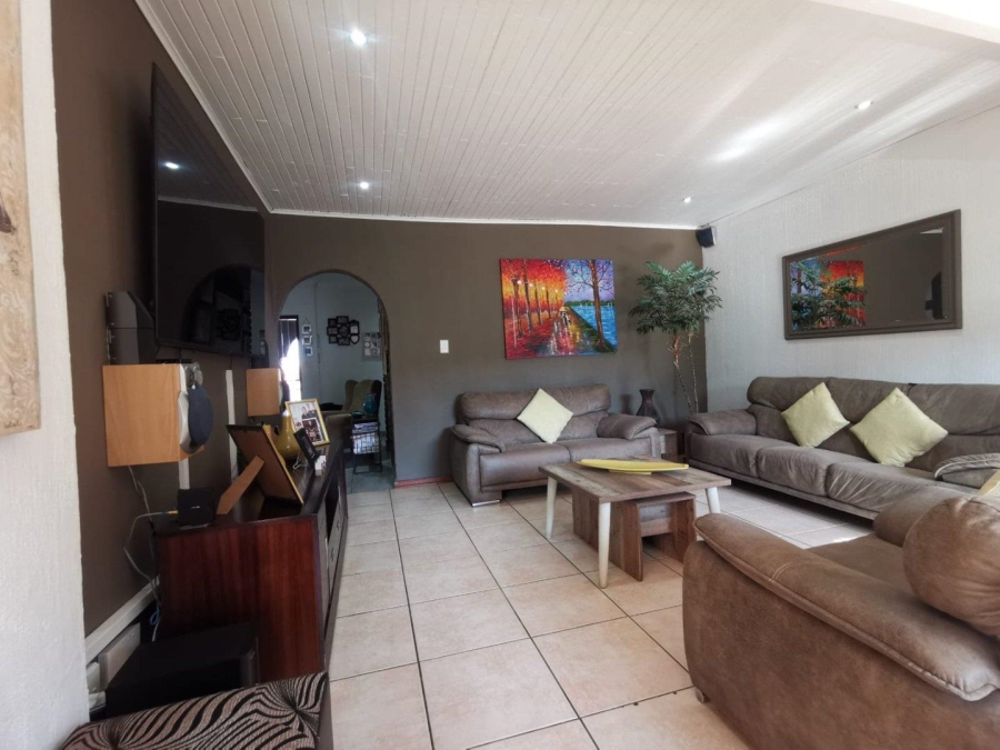4 Bedroom Property for Sale in Witpoortjie Gauteng