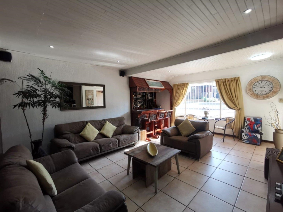 4 Bedroom Property for Sale in Witpoortjie Gauteng