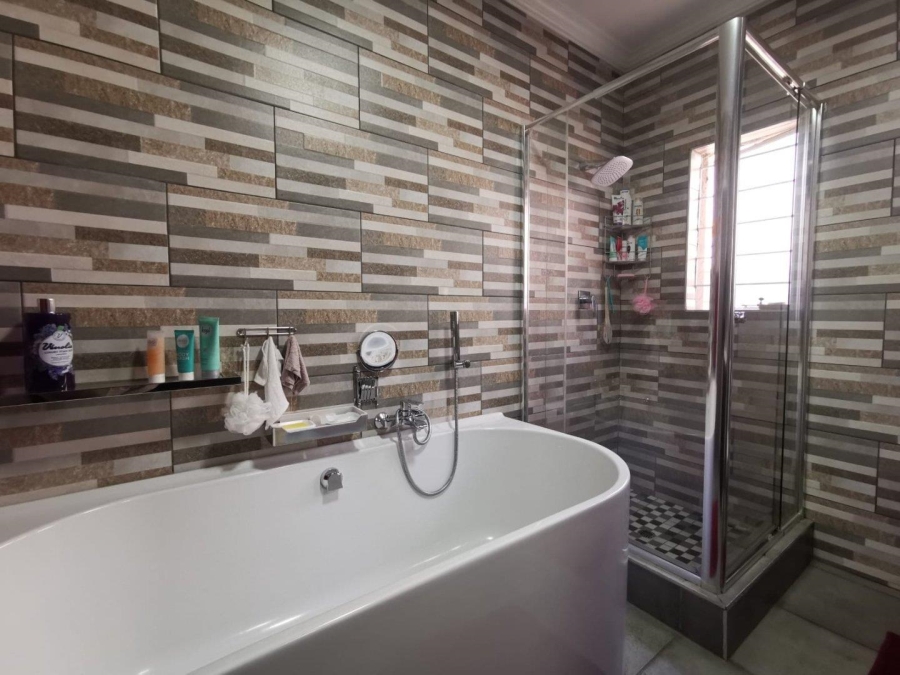 4 Bedroom Property for Sale in Witpoortjie Gauteng