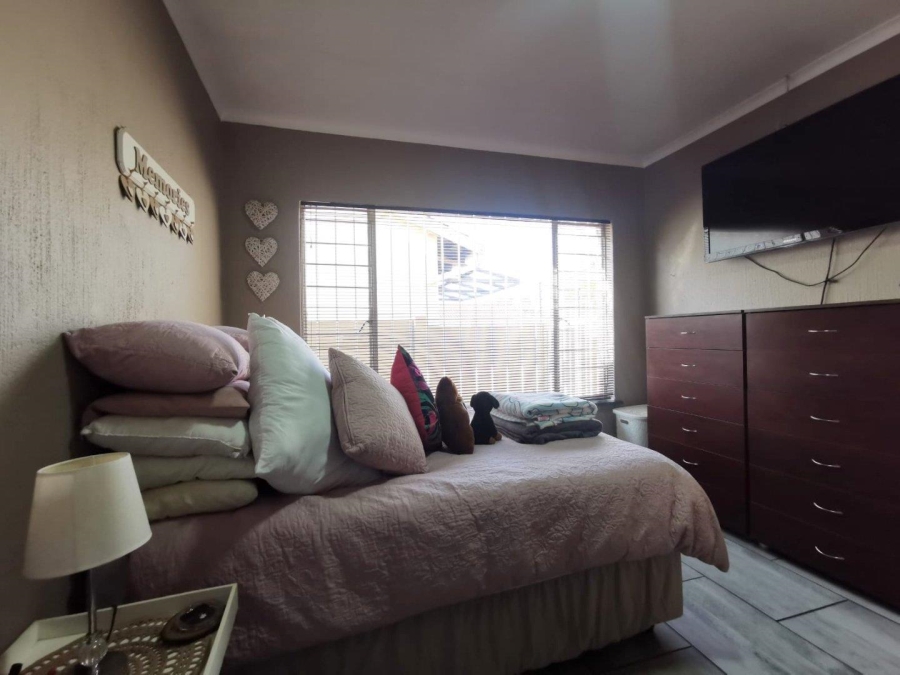 4 Bedroom Property for Sale in Witpoortjie Gauteng