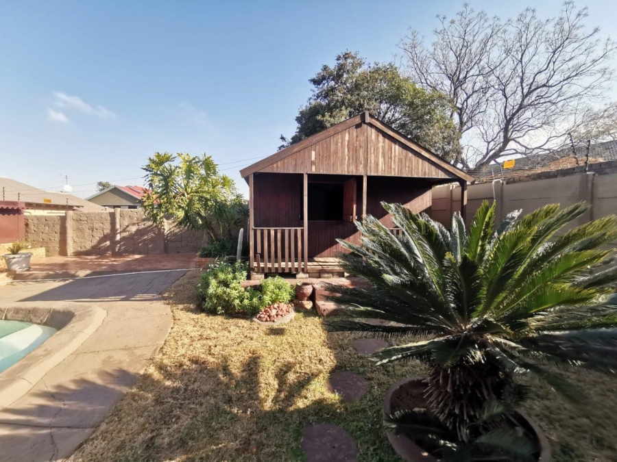 4 Bedroom Property for Sale in Witpoortjie Gauteng