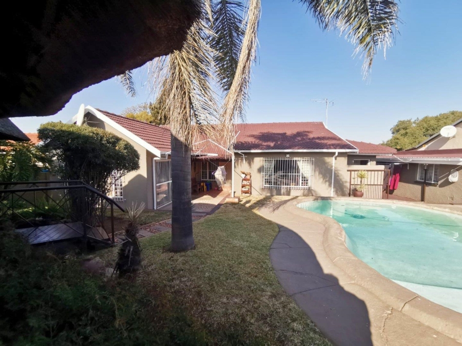 4 Bedroom Property for Sale in Witpoortjie Gauteng