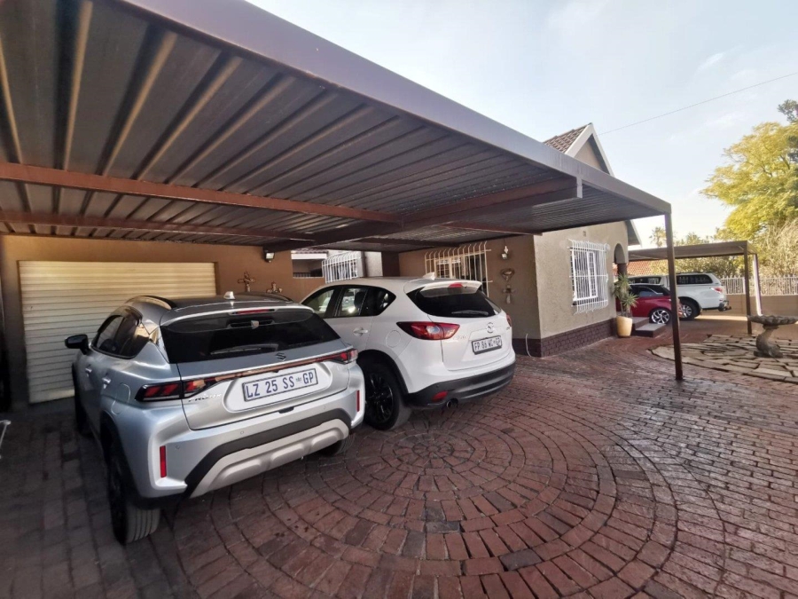 4 Bedroom Property for Sale in Witpoortjie Gauteng