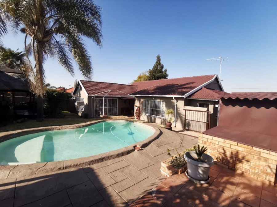 4 Bedroom Property for Sale in Witpoortjie Gauteng