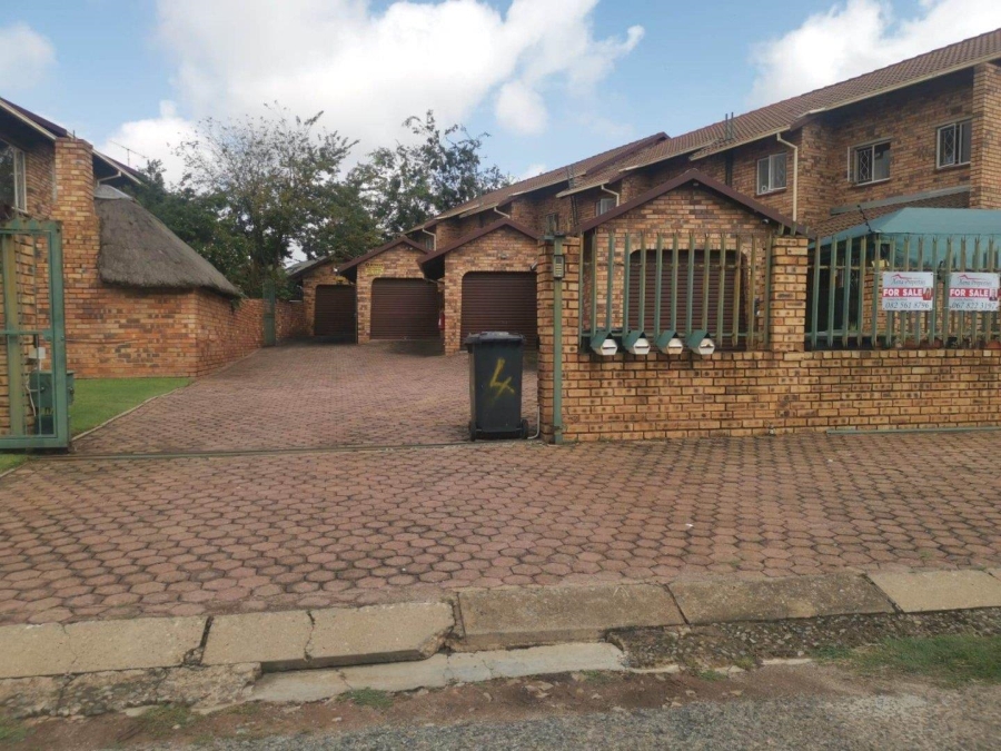 2 Bedroom Property for Sale in Lindhaven Gauteng