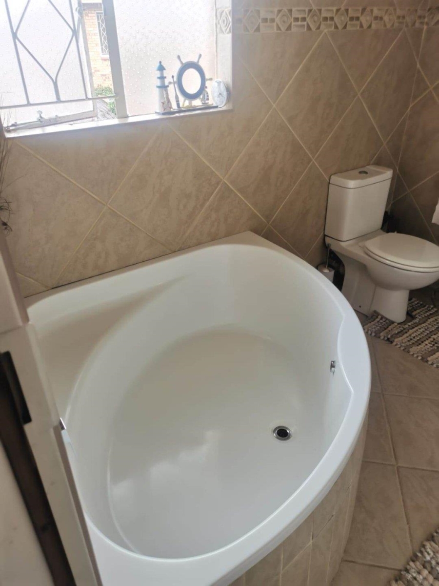 2 Bedroom Property for Sale in Lindhaven Gauteng