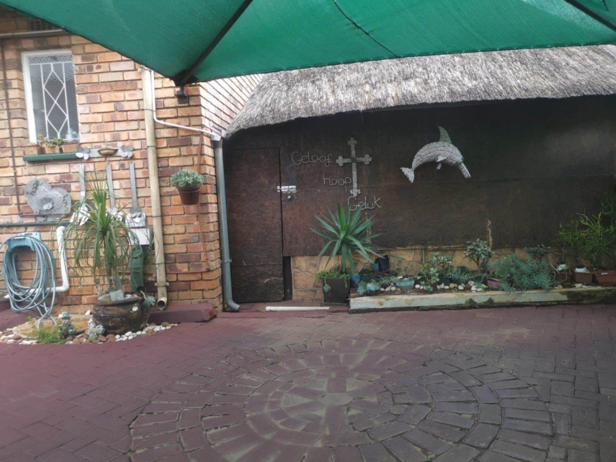 2 Bedroom Property for Sale in Lindhaven Gauteng