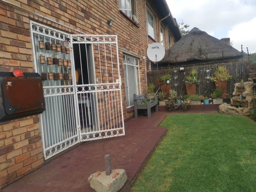 2 Bedroom Property for Sale in Lindhaven Gauteng