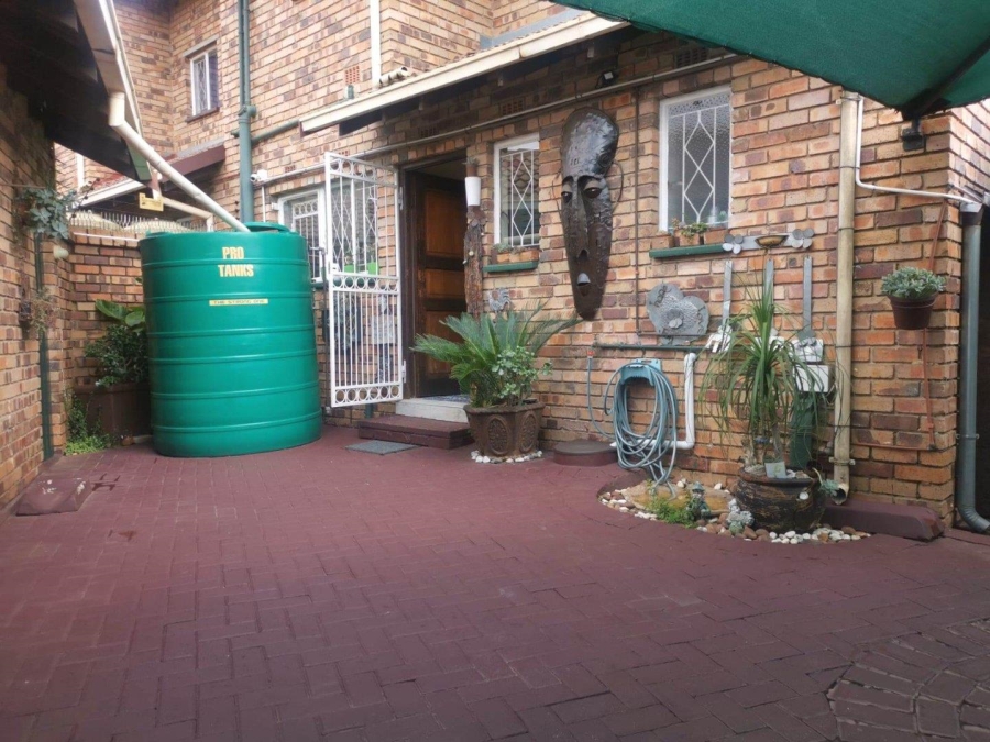2 Bedroom Property for Sale in Lindhaven Gauteng