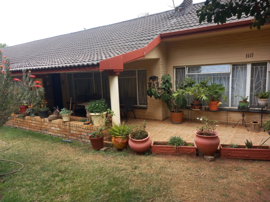 4 Bedroom Property for Sale in Greenhills Gauteng