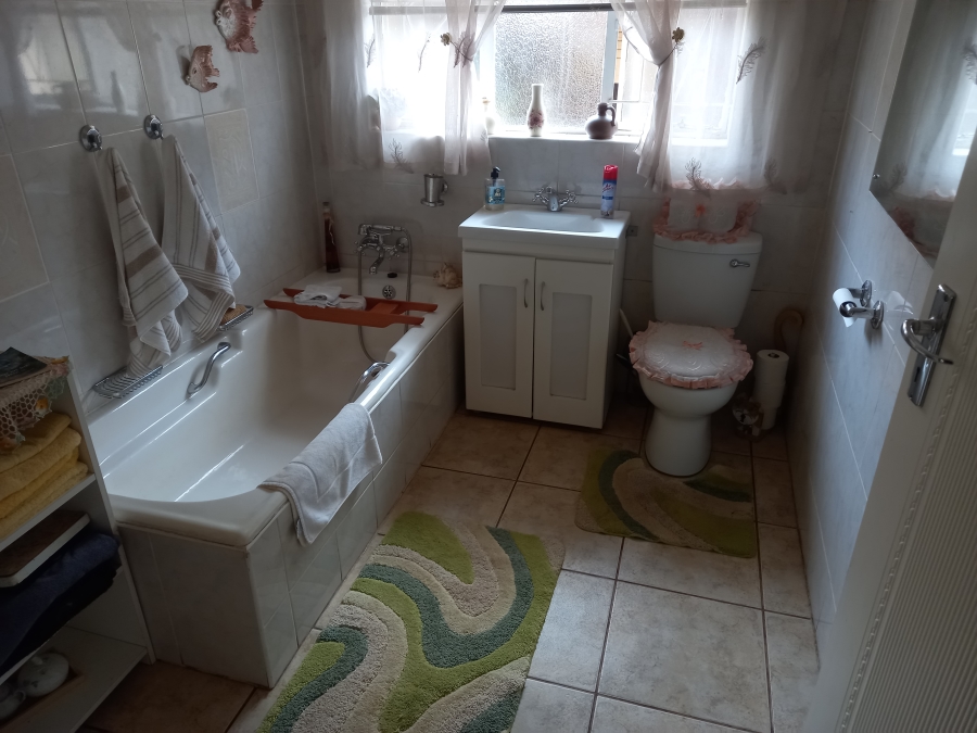 4 Bedroom Property for Sale in Greenhills Gauteng