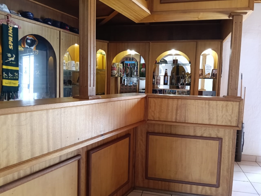 5 Bedroom Property for Sale in Helikonpark Gauteng