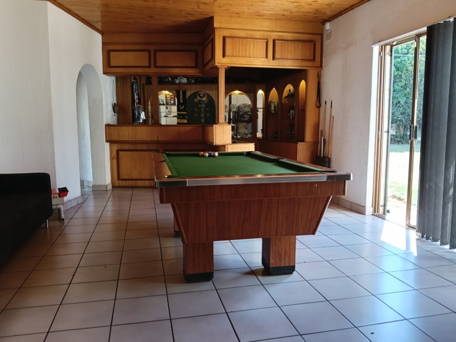 5 Bedroom Property for Sale in Helikonpark Gauteng