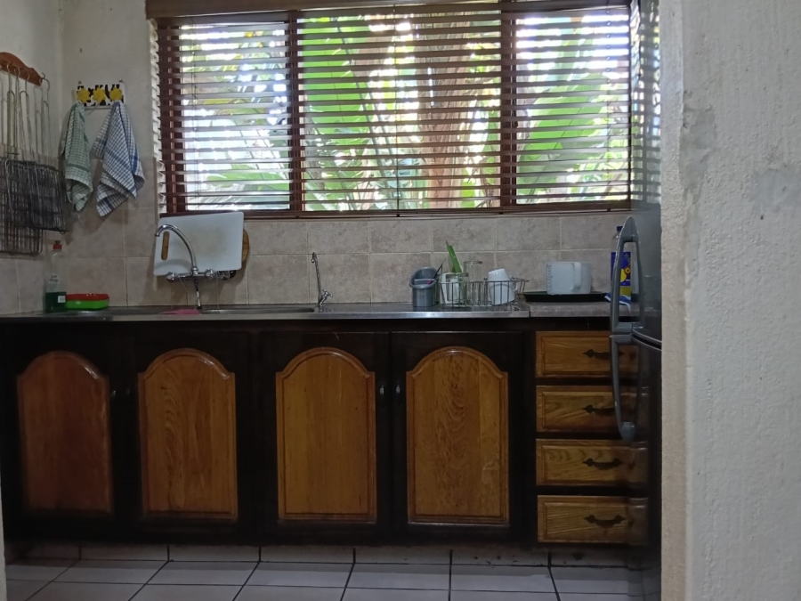 5 Bedroom Property for Sale in Helikonpark Gauteng