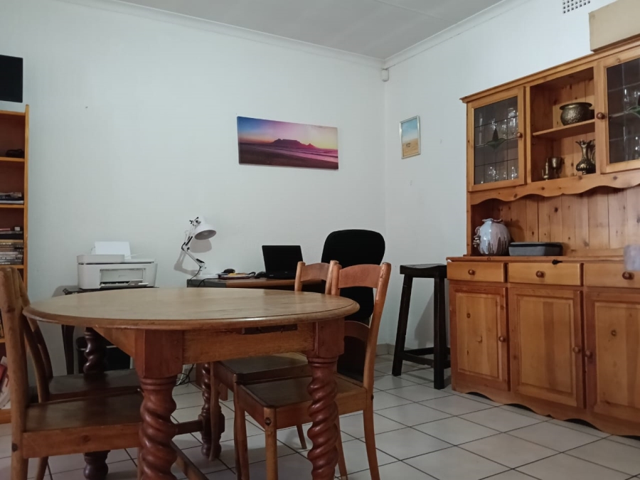 5 Bedroom Property for Sale in Helikonpark Gauteng